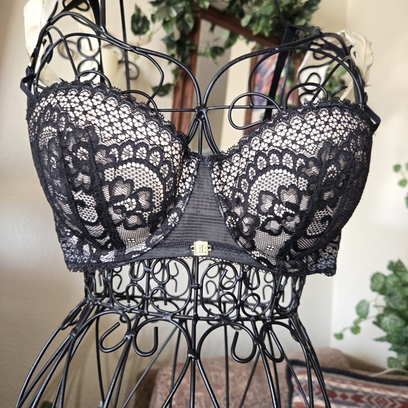Jette Black Lace Balconette Bra with Floral Design - Picture 6 of 8